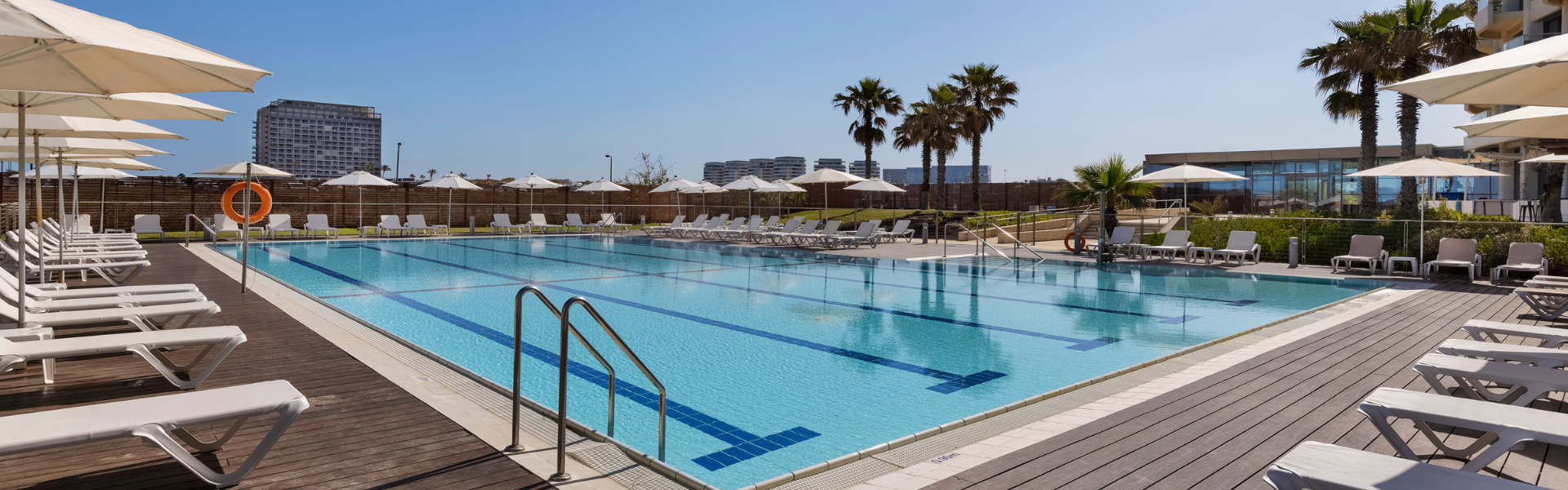 PLAY Hatzuk Beach Tel Aviv
